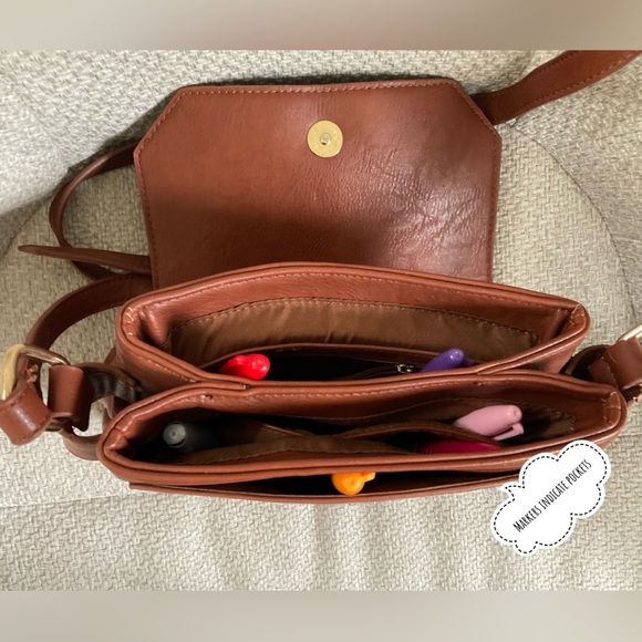 Tan Leather Crossbody Bag Tassel Detail & lots of Pockets - Adjustable Strap 👜 - Picture 7 of 8